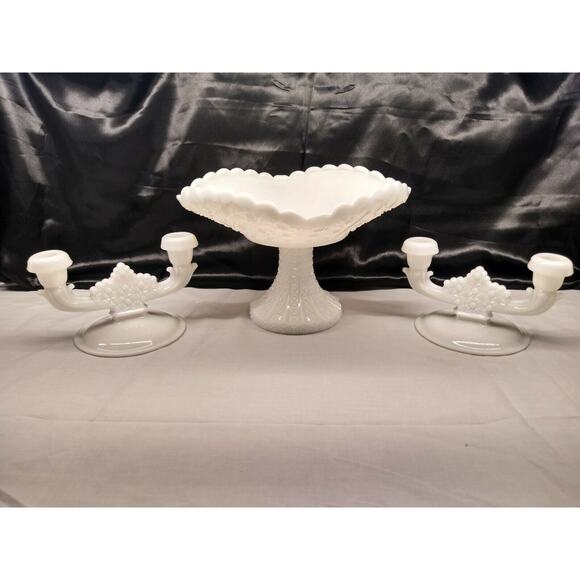 Vtg Fenton Daisy and Button Console Bowl Set With 2 Double Light Candlesticks - Picture 2 of 12